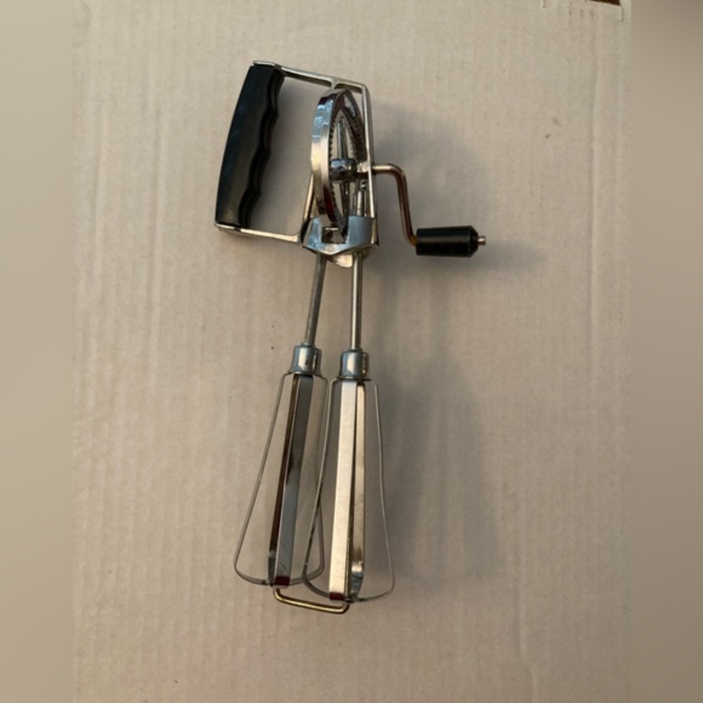Vintage Manual Hand Mixer - Silver & Black